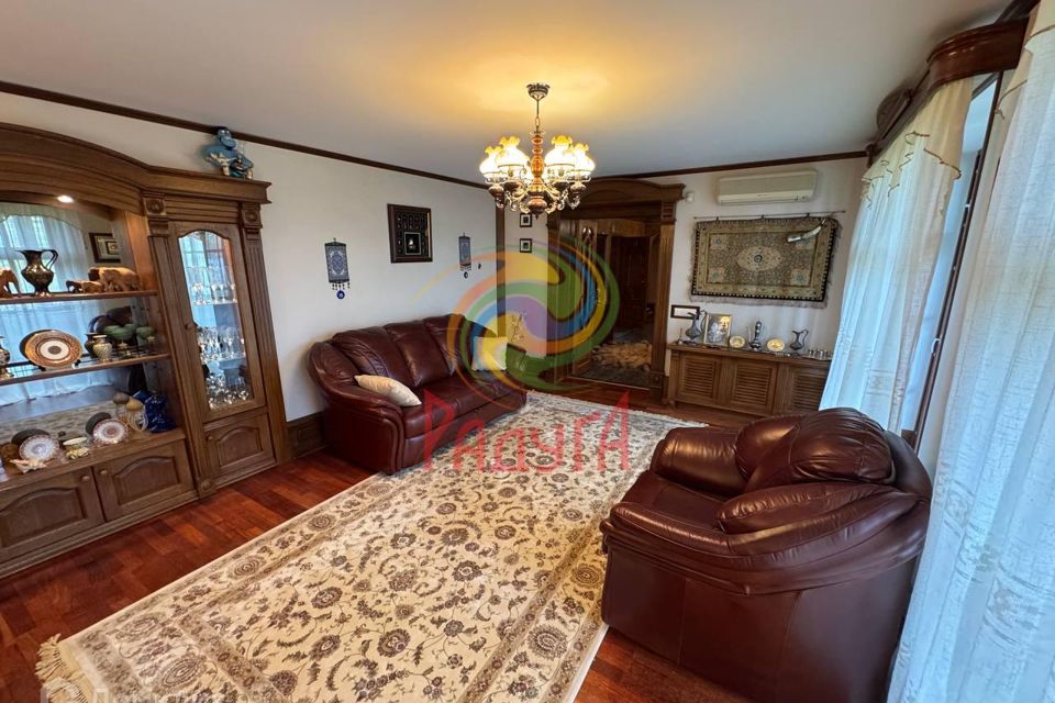 Продаётся 7-комнатная квартира, 183 м²