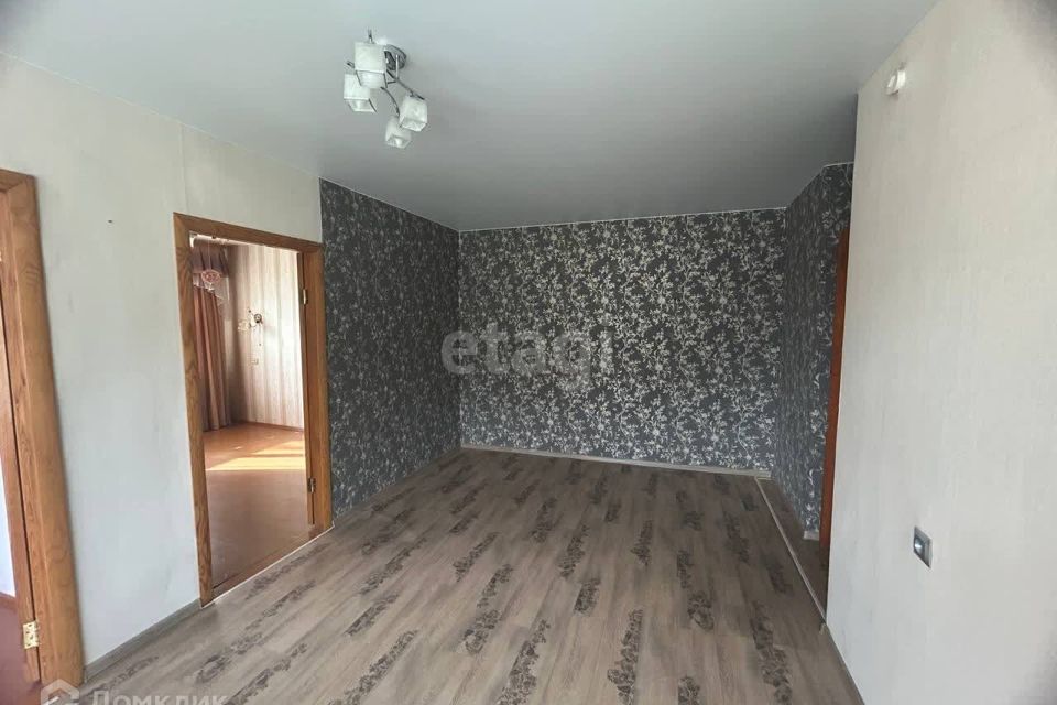 Продаётся 4-комнатная квартира, 60.4 м²