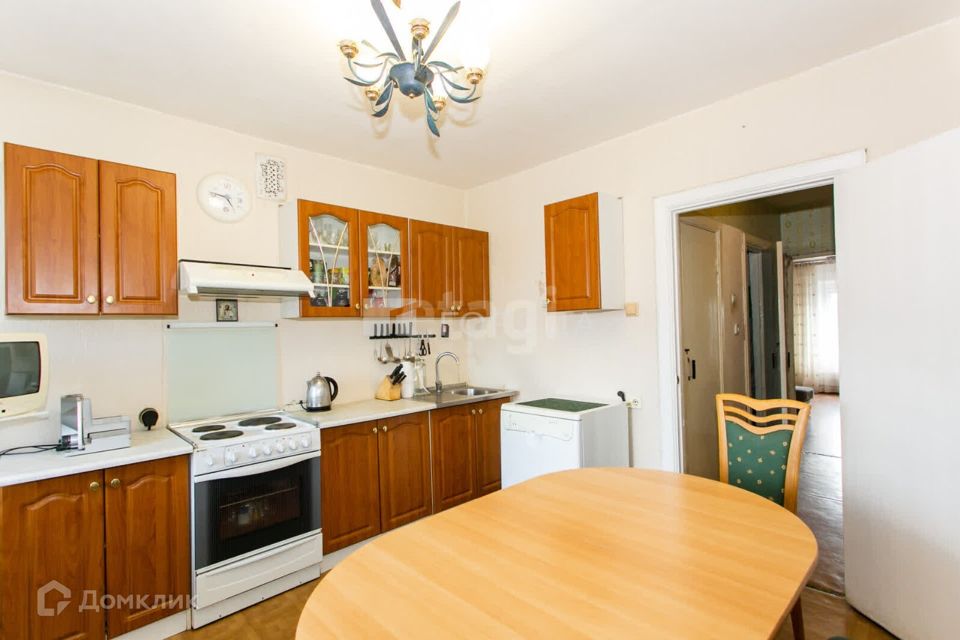 Продаётся 5-комнатная квартира, 142 м²
