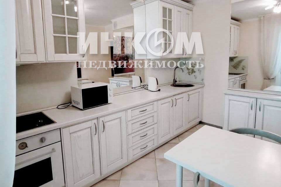 Сдаётся 4-комнатная квартира, 132 м²