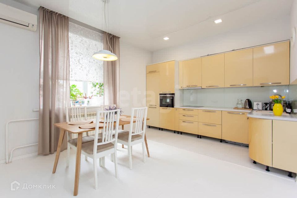 Продаётся 3-комнатная квартира, 116.8 м²