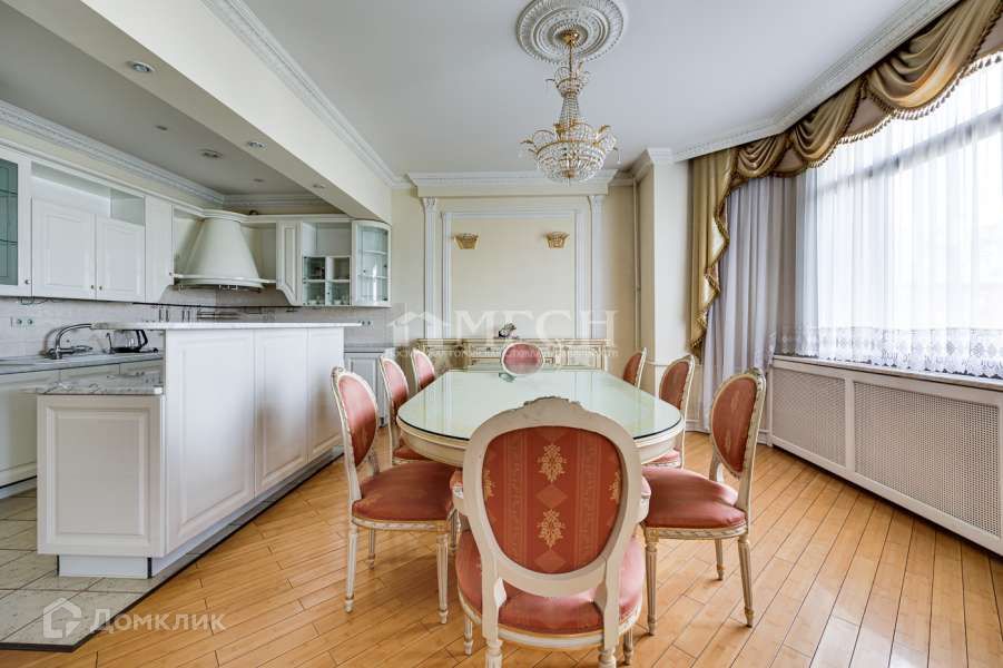 Продаётся 3-комнатная квартира, 149.2 м²