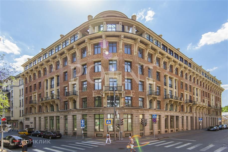 Продаётся 5-комнатная квартира, 273 м²