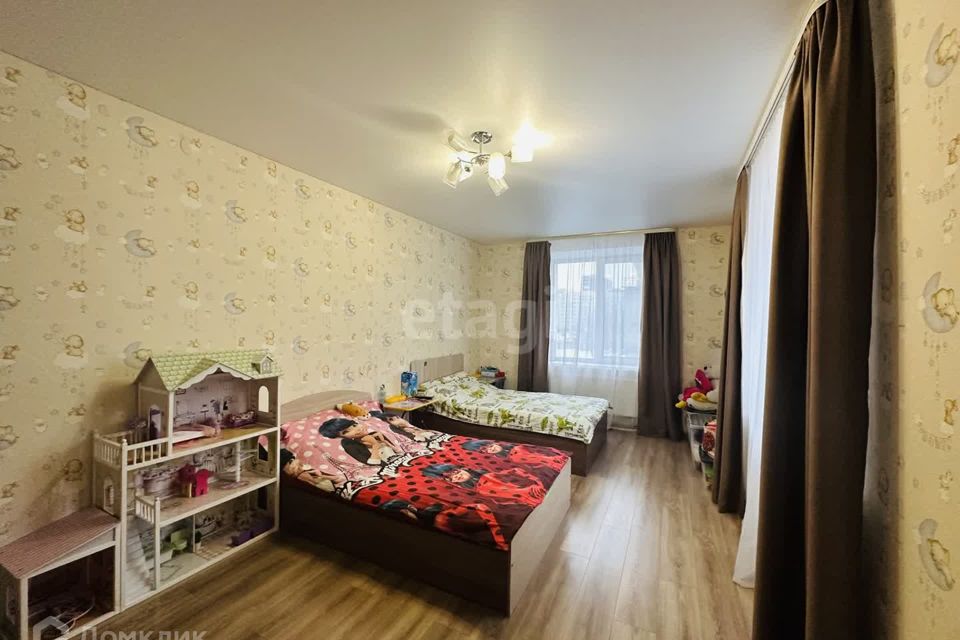 Продаётся 3-комнатная квартира, 114 м²