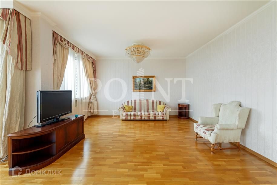 Продаётся 5-комнатная квартира, 240 м²