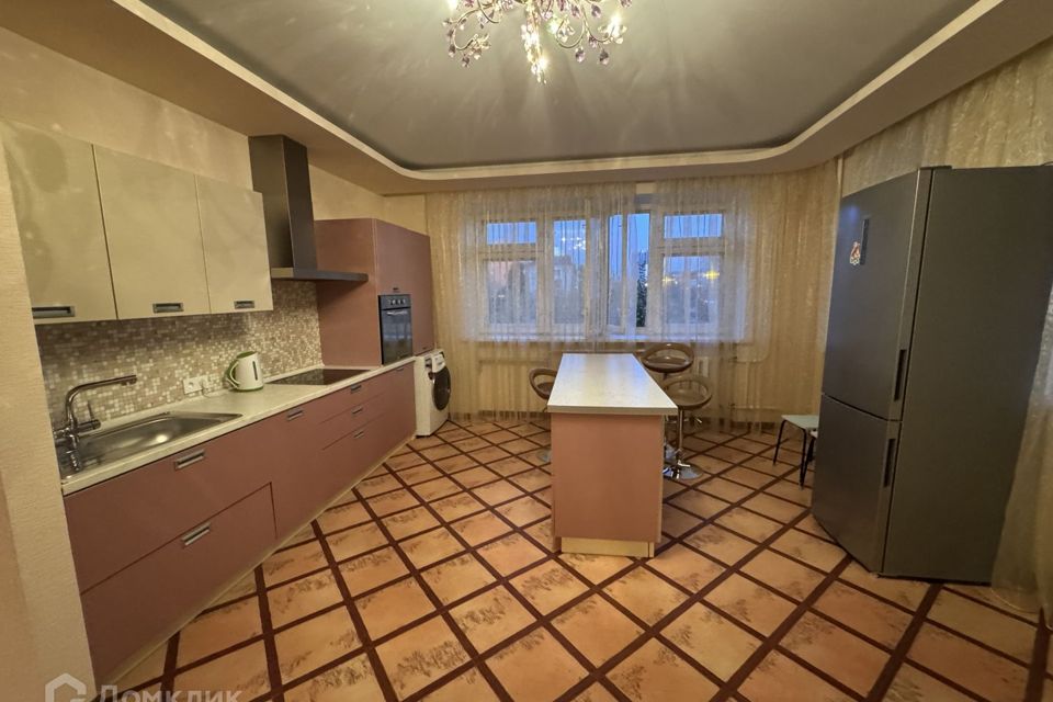 Сдаётся 2-комнатная квартира, 83 м²