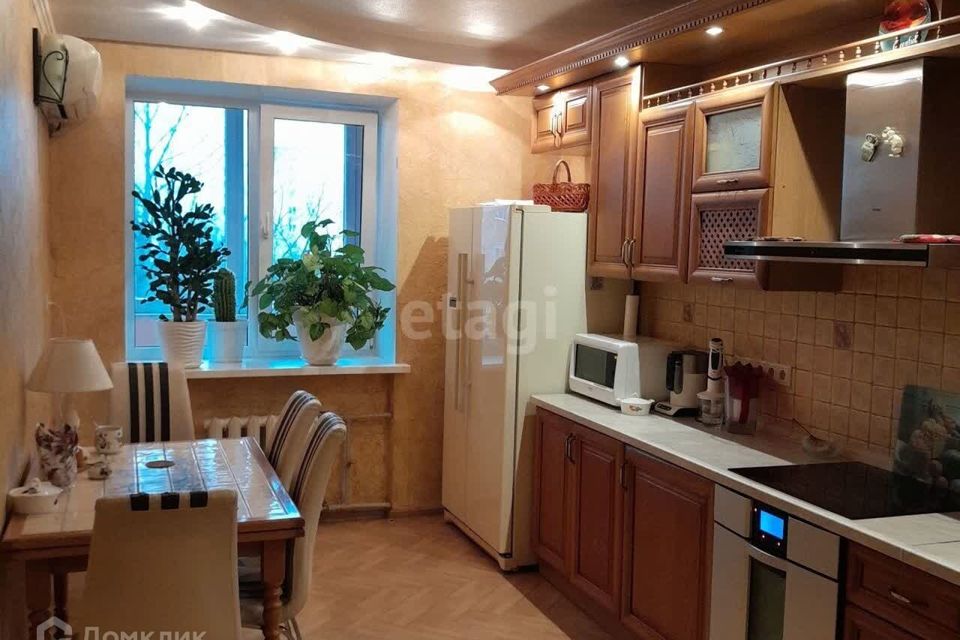 Продаётся 3-комнатная квартира, 120 м²