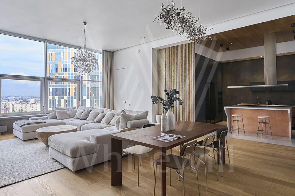 Продаётся 6-комнатная квартира, 310 м²