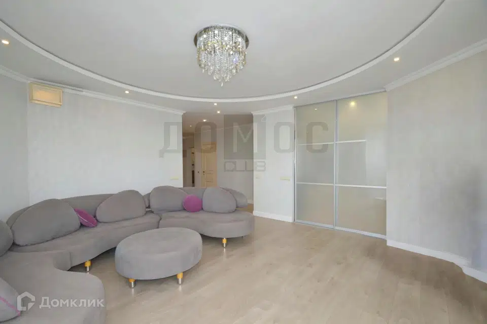 Продаётся 3-комнатная квартира, 136 м²