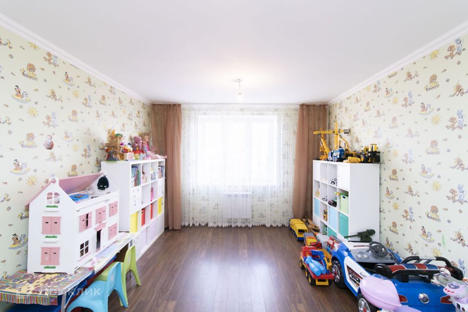 Продаётся 4-комнатная квартира, 123.8 м²