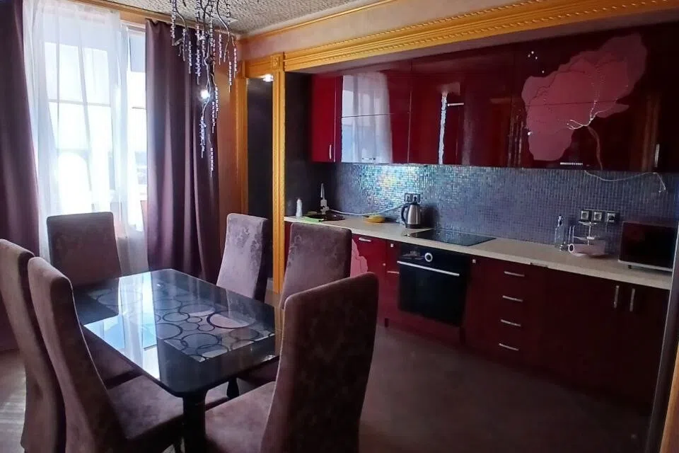 Сдаётся 2-комнатная квартира, 90 м²
