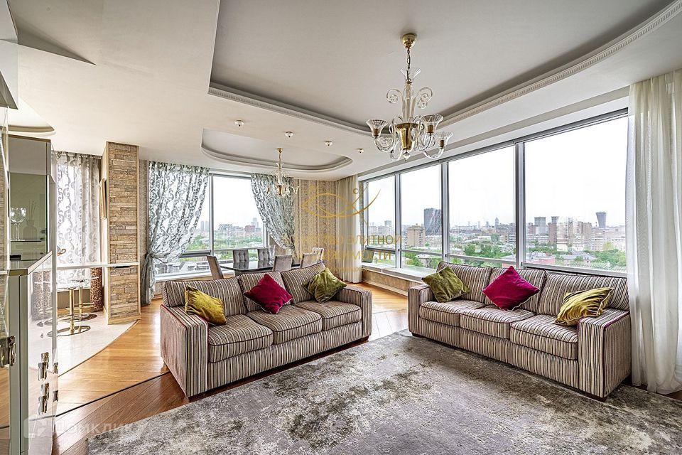 Продаётся 3-комнатная квартира, 134 м²