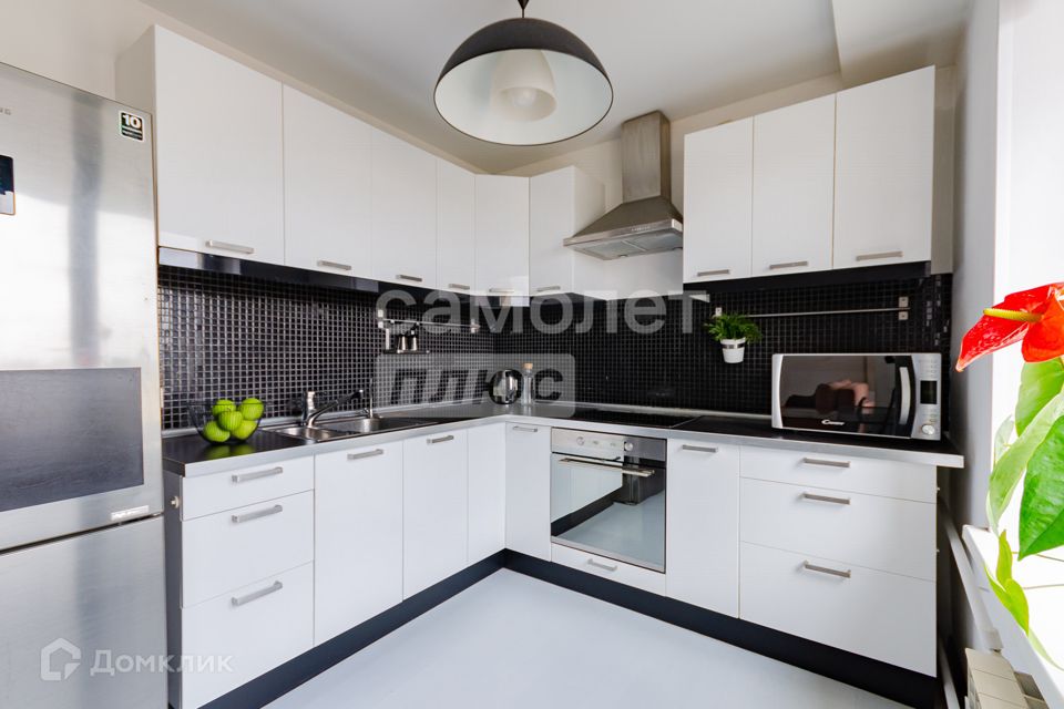 Сдаётся 1-комнатная квартира, 66.4 м²