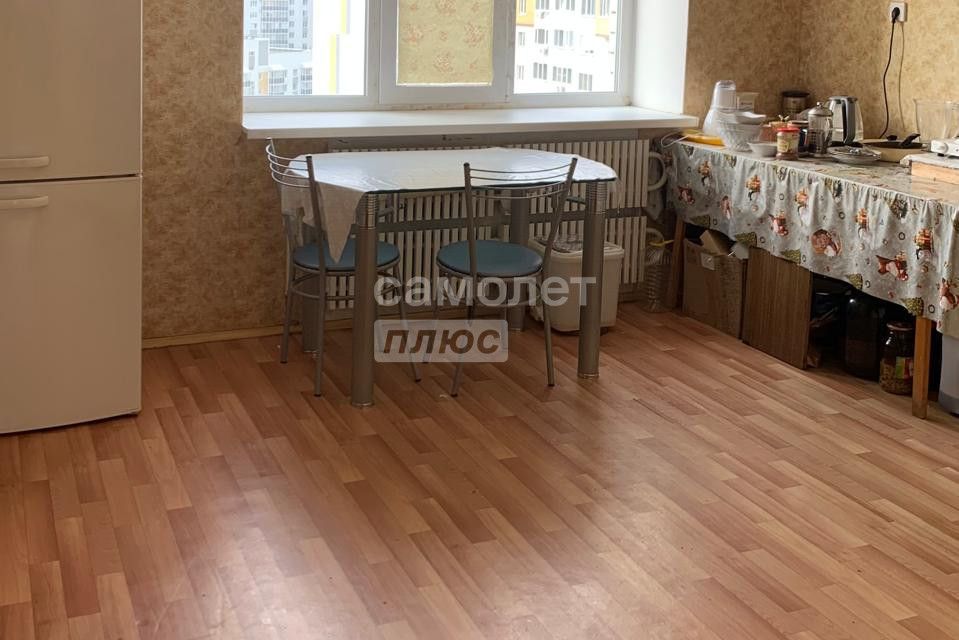 Продаётся 2-комнатная квартира, 77.3 м²