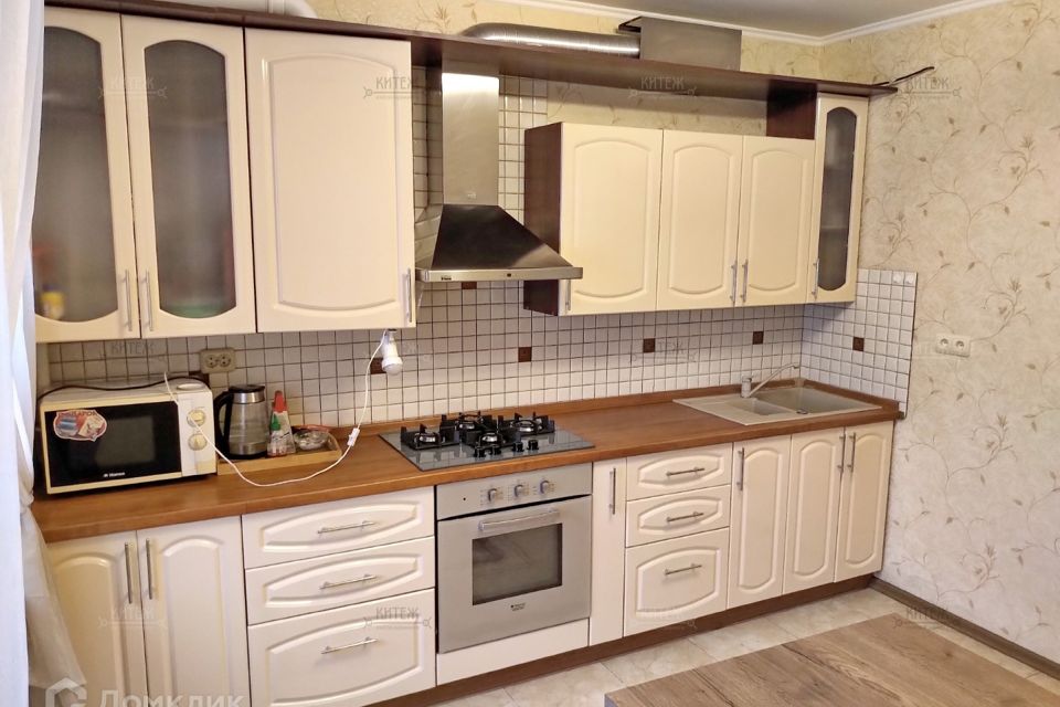 Сдаётся 2-комнатная квартира, 64.8 м²