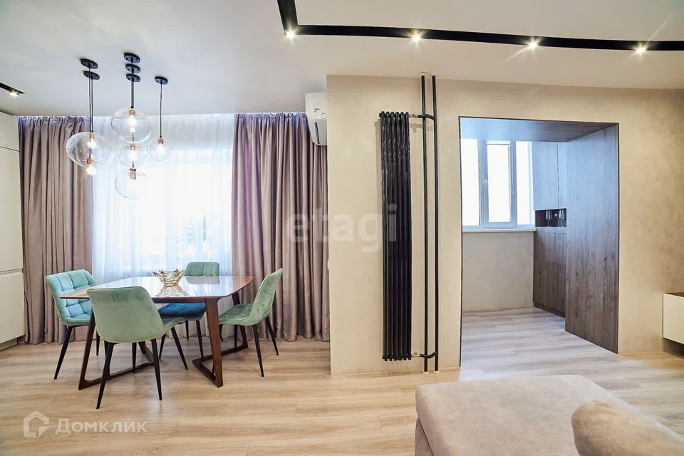 Продаётся 3-комнатная квартира, 105 м²