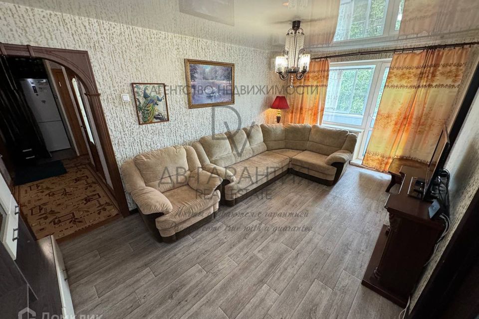 Продаётся 4-комнатная квартира, 60.5 м²