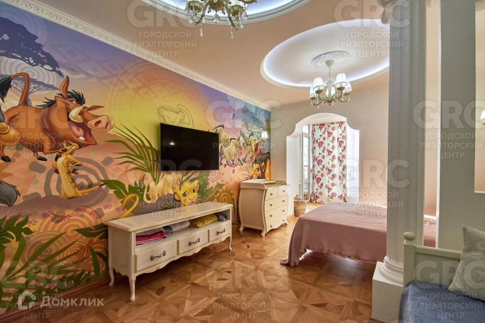 Продаётся 3-комнатная квартира, 192 м²