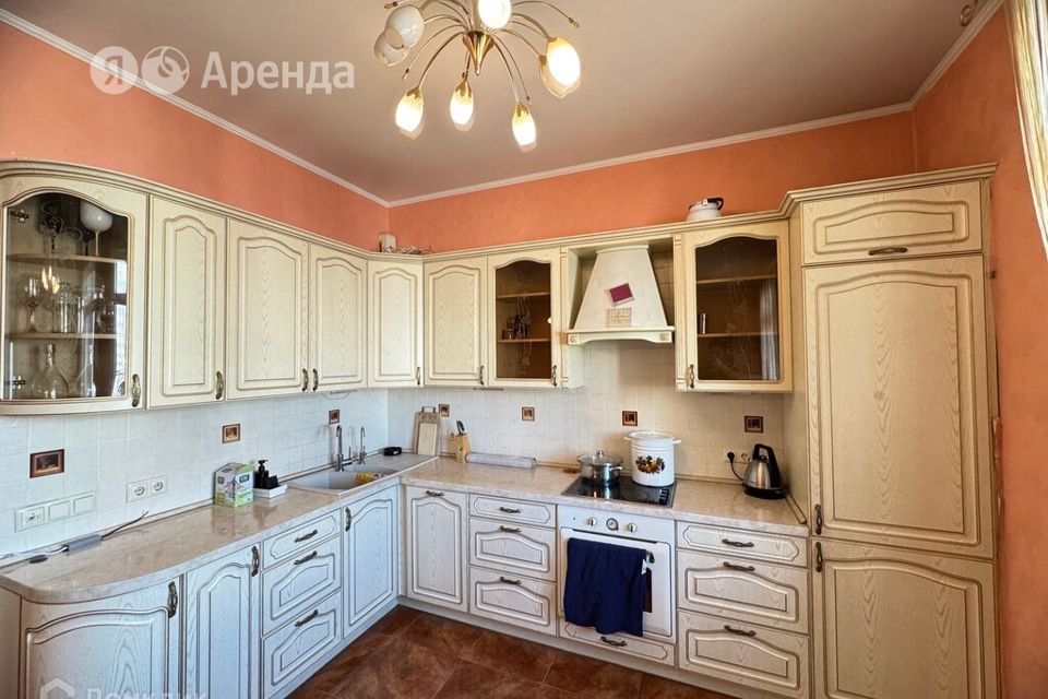 Сдаётся 3-комнатная квартира, 116 м²