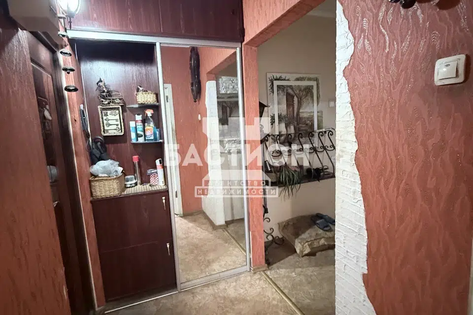 Продаётся 4-комнатная квартира, 90 м²