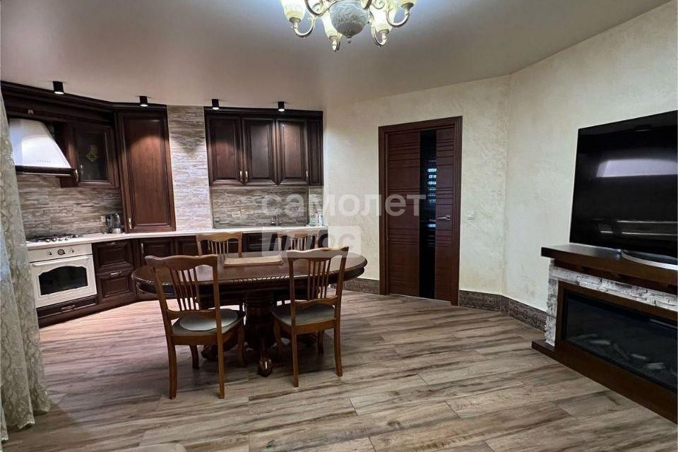 Продаётся 2-комнатная квартира, 95.4 м²