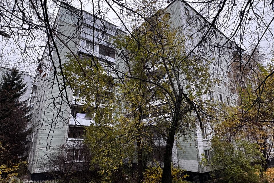 Продаётся комната в 2-комн. квартире, 37.4 м²