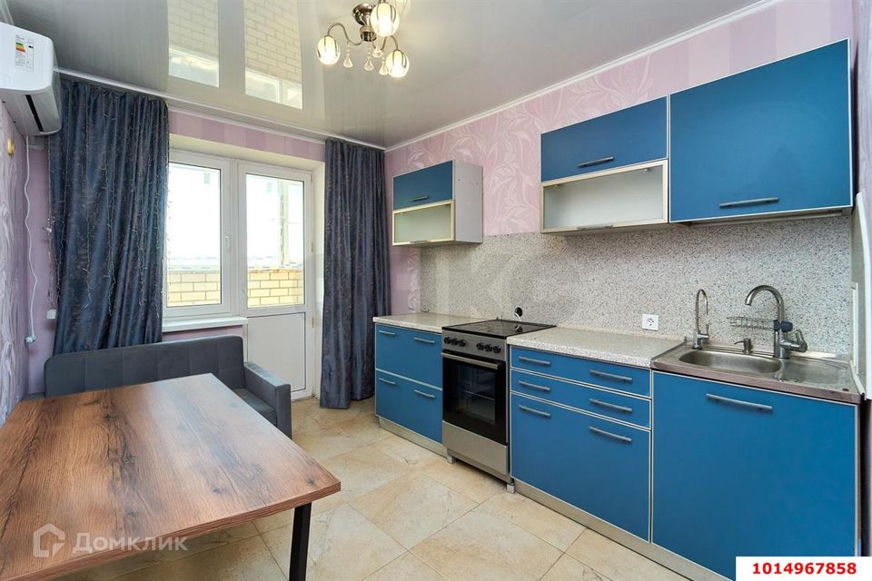 Продаётся 1-комнатная квартира, 42 м²