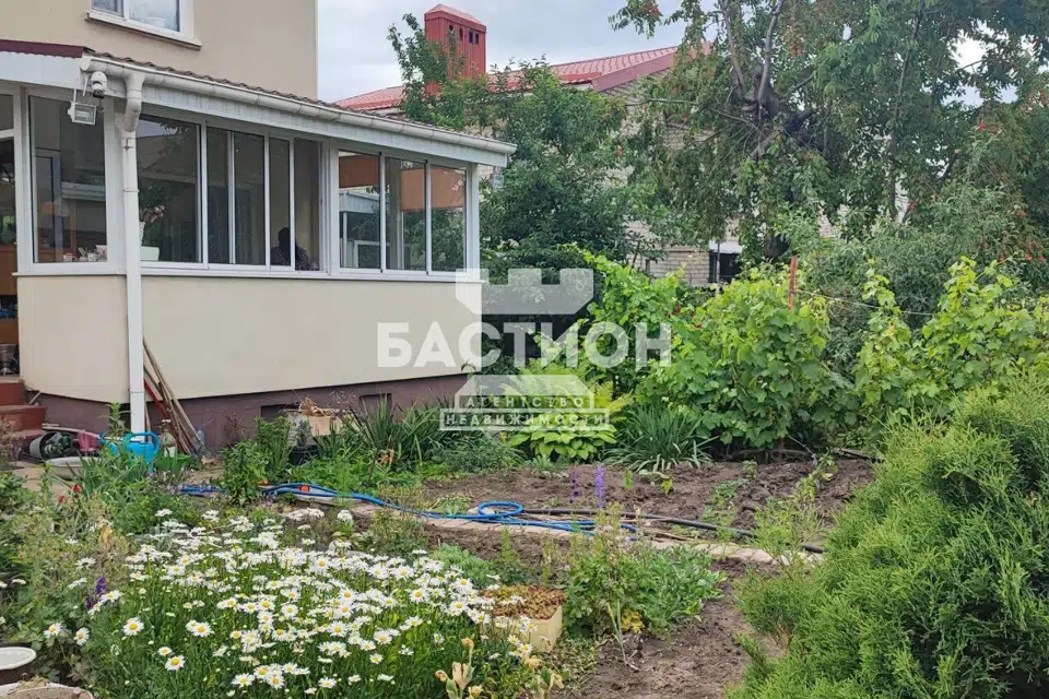 Продаётся 3-этажный дом, 284 м²