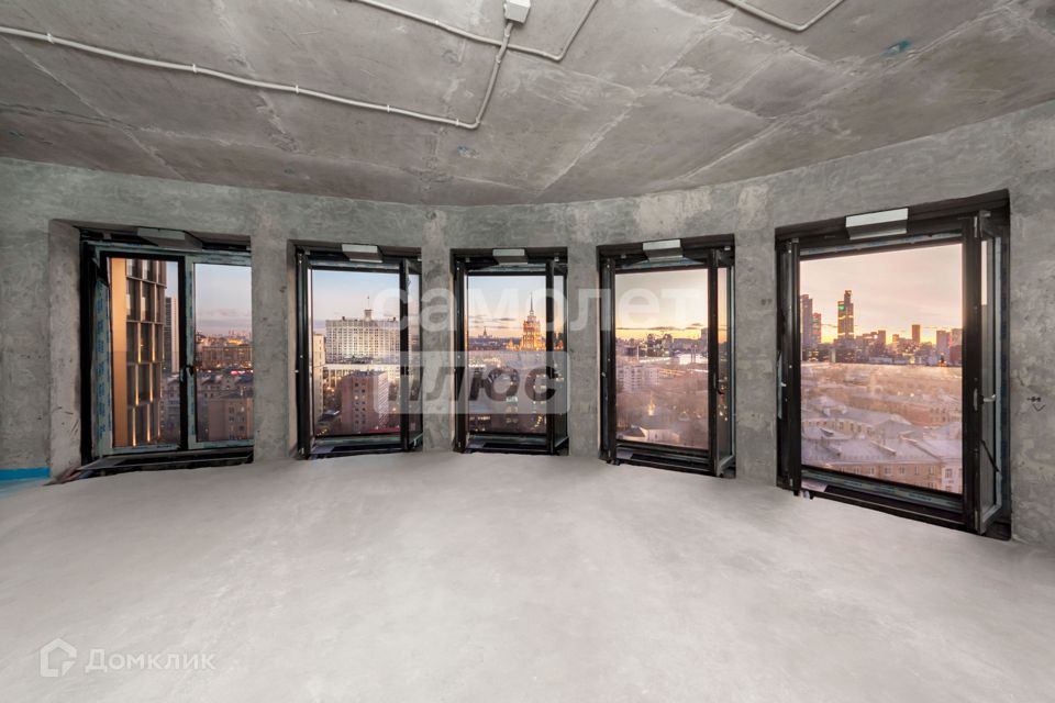 Продаётся 4-комнатная квартира, 155.4 м²