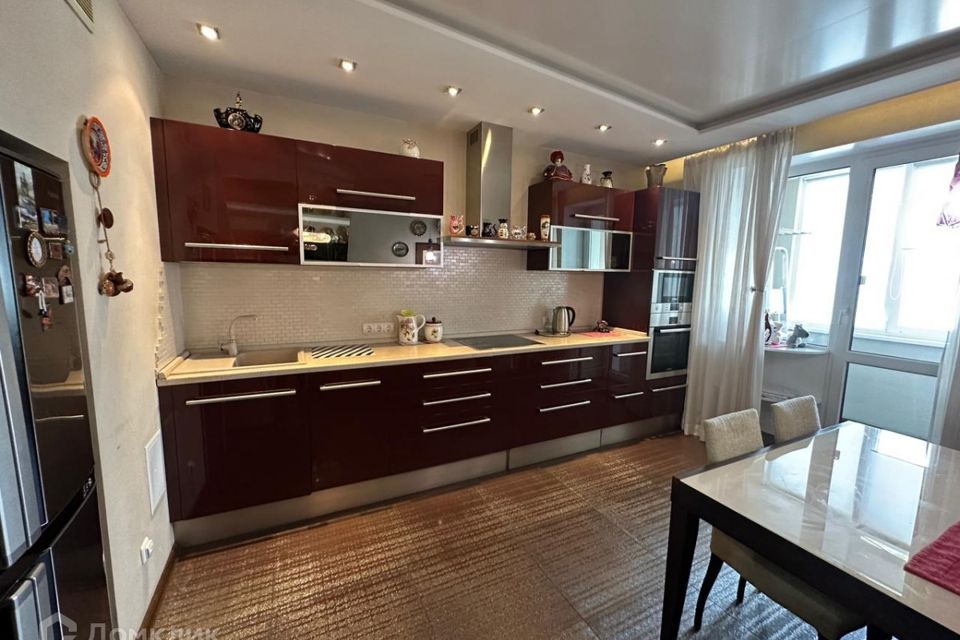 Продаётся 2-комнатная квартира, 70.3 м²