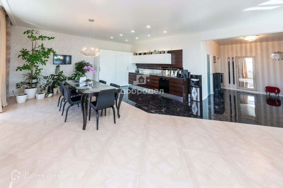 Продаётся 4-комнатная квартира, 151.5 м²