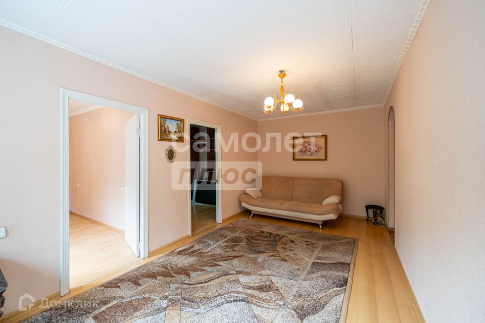 Продаётся 4-комнатная квартира, 60 м²