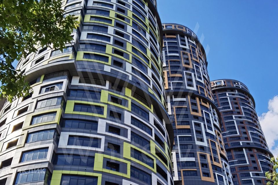 Продаётся 3-комнатная квартира, 107 м²