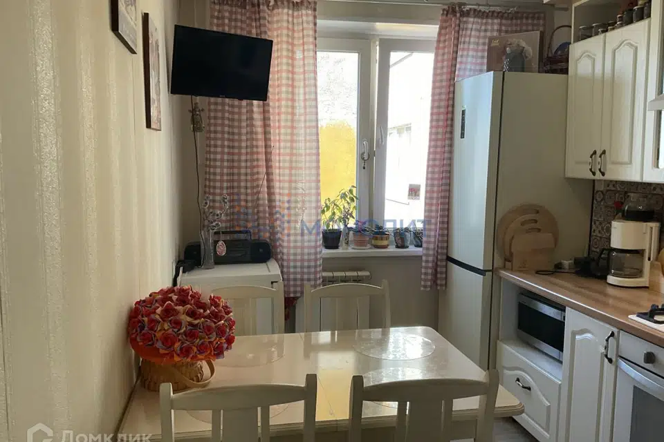 Продаётся 4-комнатная квартира, 82 м²