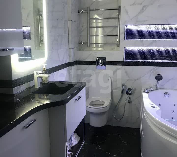 Продаётся 2-комнатная квартира, 70.8 м²