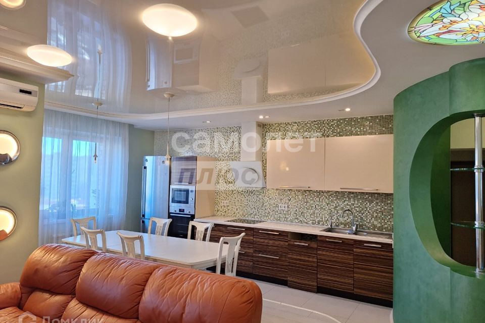 Продаётся 3-комнатная квартира, 110 м²
