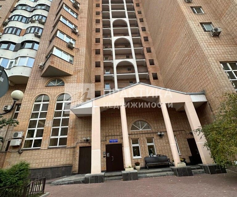 Продаётся 4-комнатная квартира, 167 м²