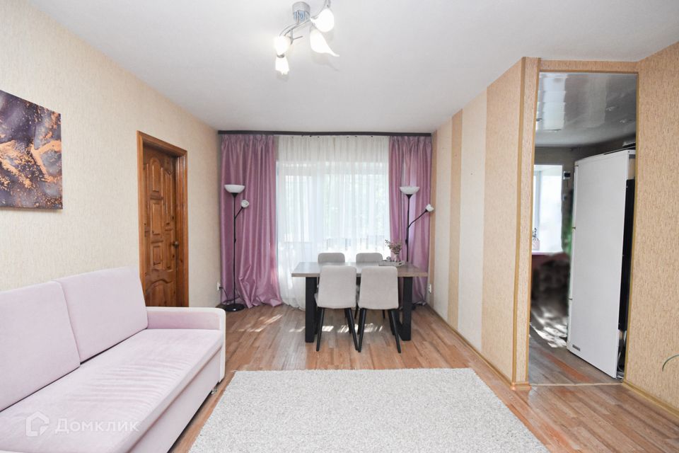 Продаётся 3-комнатная квартира, 42.8 м²