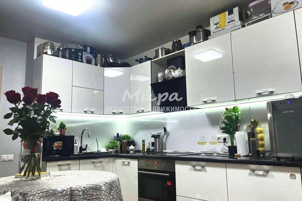 Продаётся 1-комнатная квартира, 42 м²