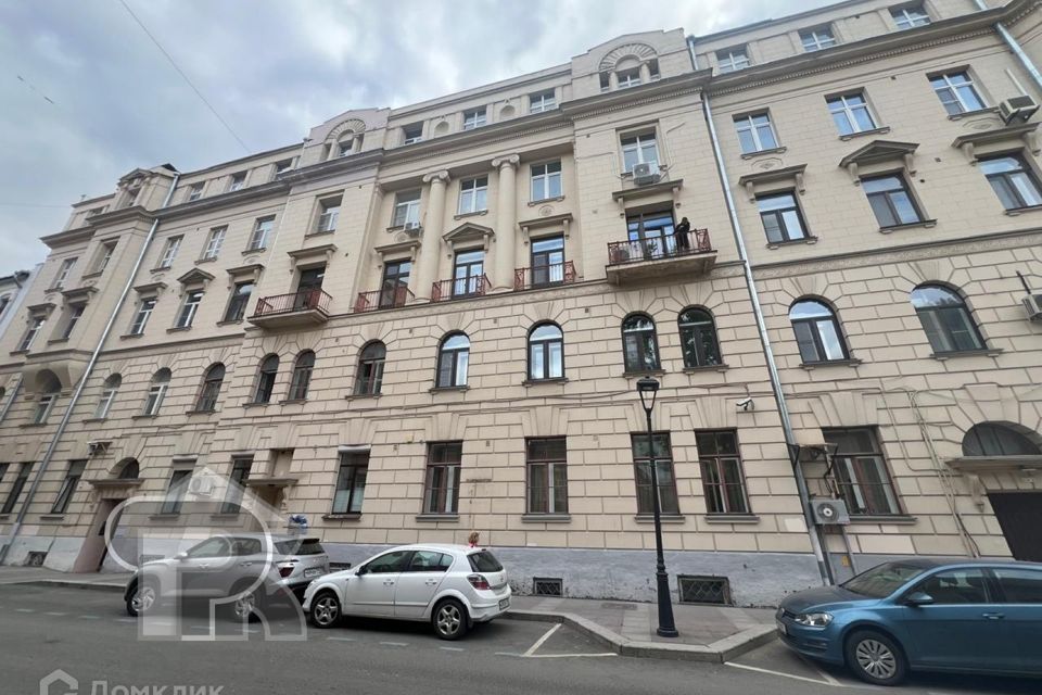 Продаётся 4-комнатная квартира, 160 м²