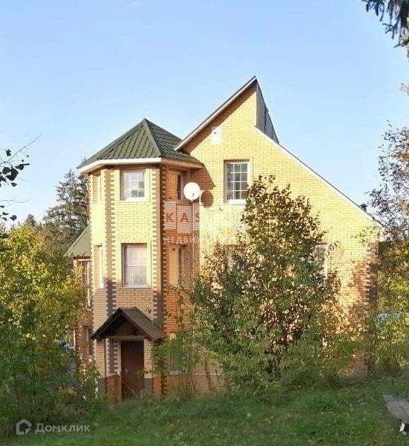 Продаётся 3-этажный дом, 400 м²