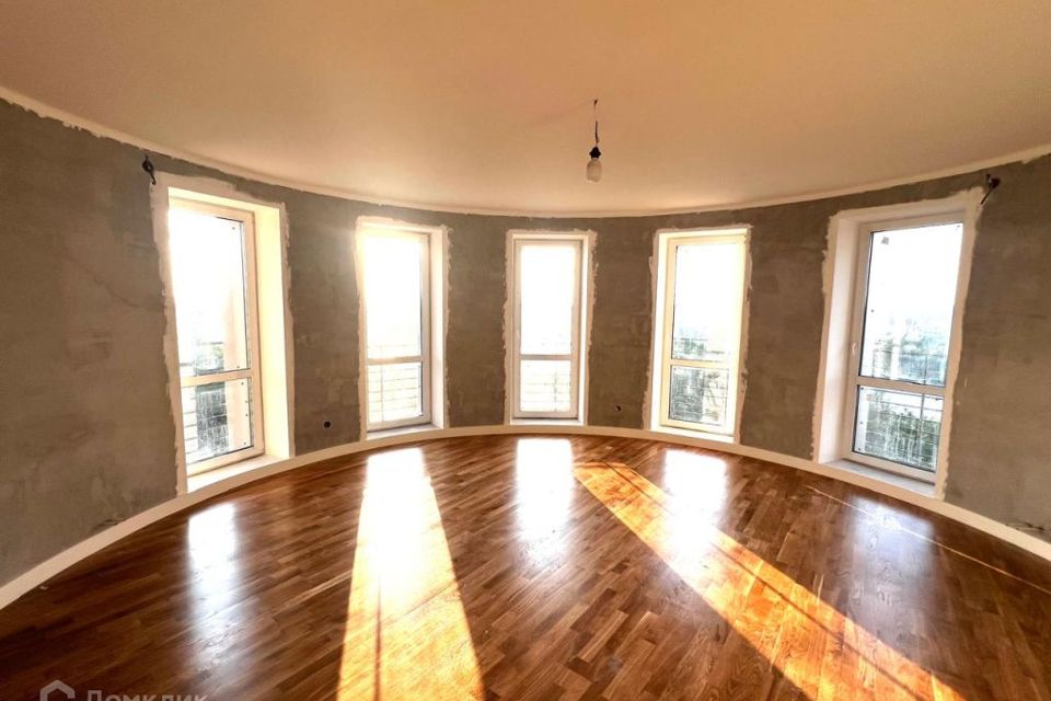 Продаётся 2-комнатная квартира, 113.7 м²