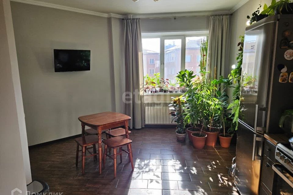 Продаётся 2-комнатная квартира, 82.4 м²