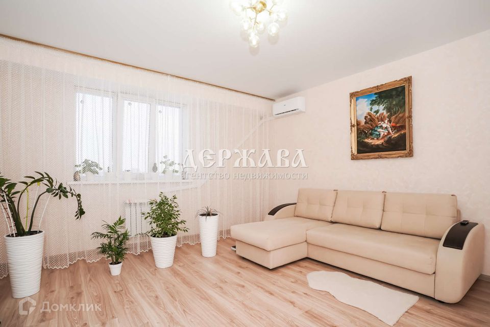 Продаётся 1-комнатная квартира, 56 м²