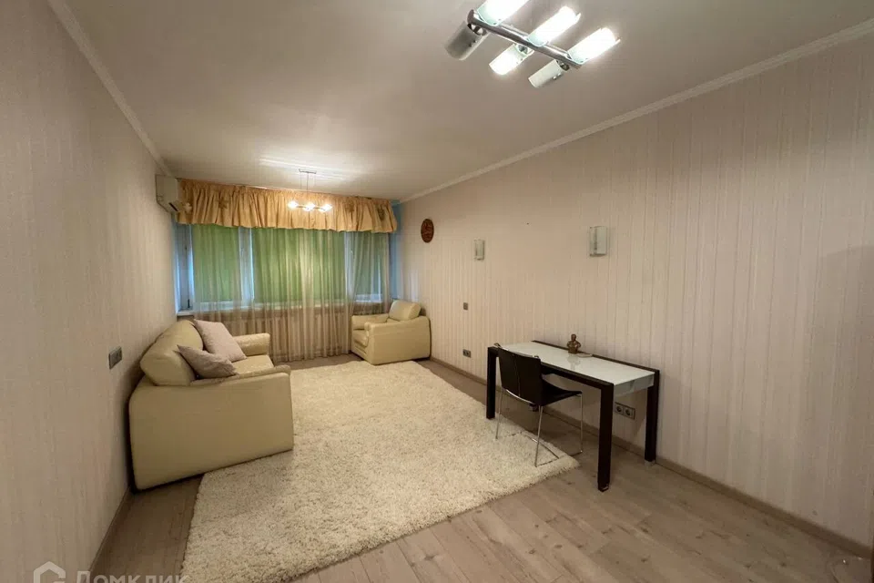 Сдаётся 5-комнатная квартира, 320 м²