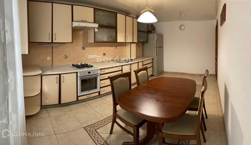 Продаётся 4-комнатная квартира, 110 м²
