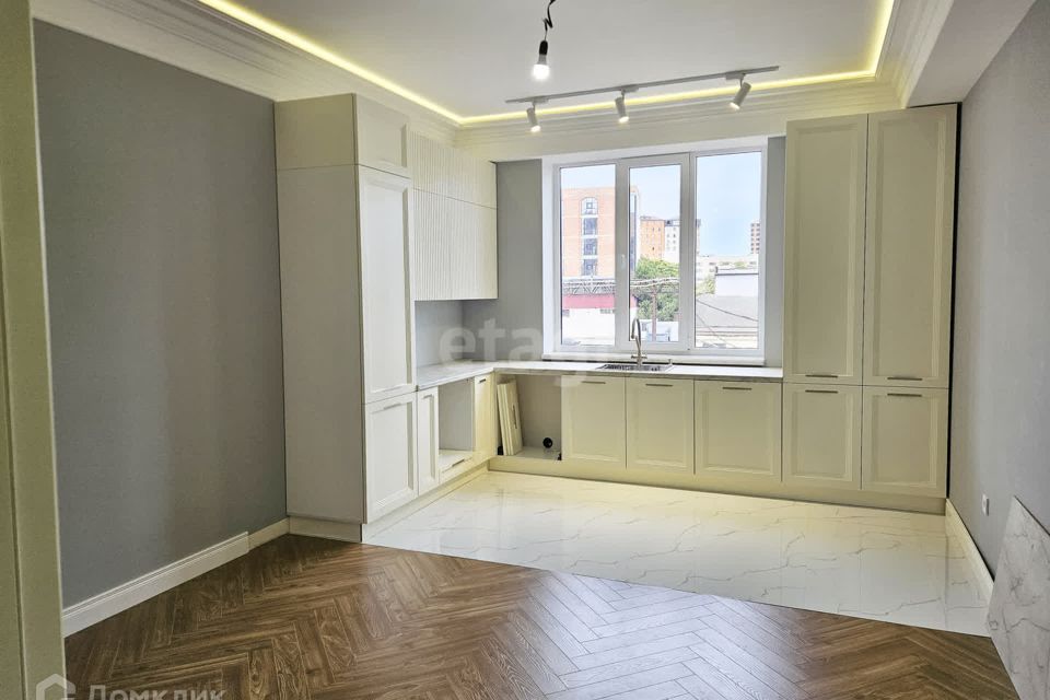 Продаётся 1-комнатная квартира, 58 м²