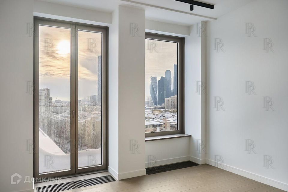 Продаётся 3-комнатная квартира, 129 м²