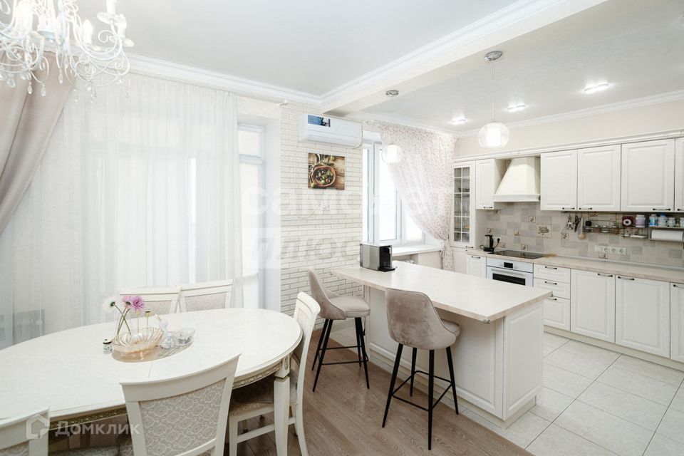 Продаётся 3-комнатная квартира, 90 м²