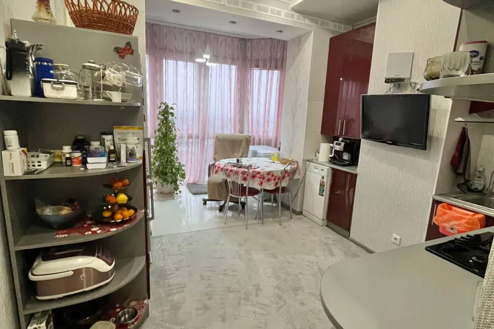 Продаётся 3-комнатная квартира, 94 м²